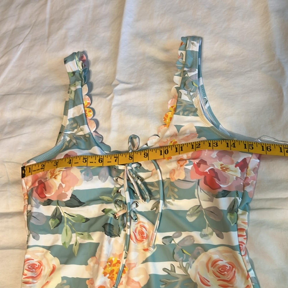 NWT!🎉 CUPSHE Floral and Striped Scalloped One Piece Swimsuit Size XL - Picture 13 of 16
